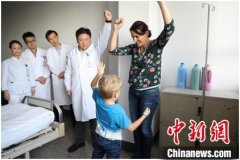  中国专家原创性神经手术让手臂瘫痪德国 